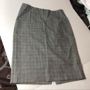 Banana republic woman’s pencil skirt plaid size 2